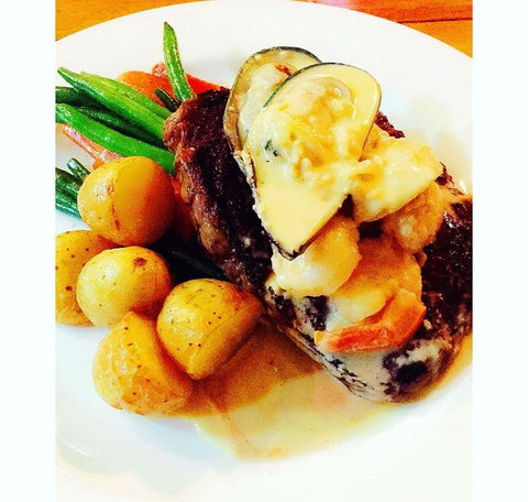 Reunion Cafe Bar Restaurant - Adwords Guide 0