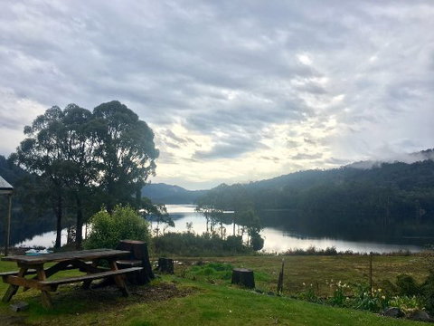 Lakeside Bar & Grill - Adwords Guide 0