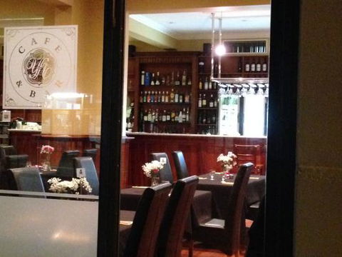 Alice At The Palace - Adwords Guide 0