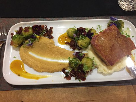 Seasons Hotel Restaurant - Adwords Guide 0