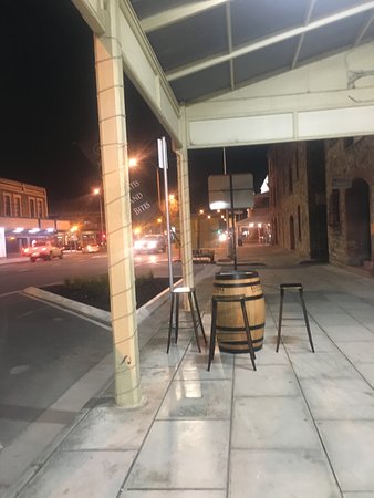 Michonne Wine Bar - Adwords Guide 0
