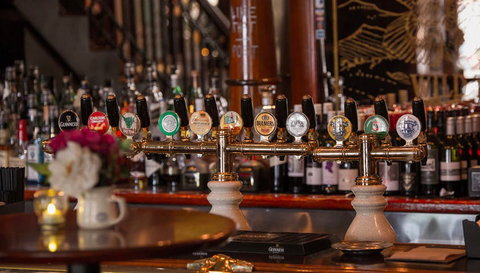 Gilroy's Hotel - Adwords Guide 0