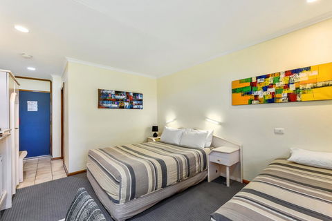 William Macintosh Motor Lodge - Adwords Guide 13