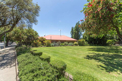 Tanunda's Magpie House - Adwords Guide 30