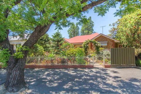 Tanunda's Magpie House - Adwords Guide 23