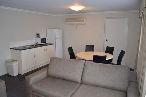Arkana Motor Inn & Terrace Apartments - Adwords Guide 11