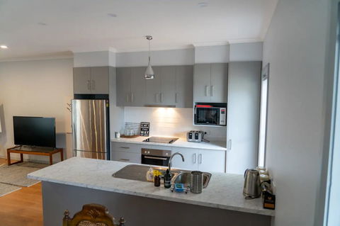 Gawler Townhouse 3 Bedroom - Adwords Guide 4