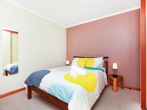 Franklin Beachfront Apartments - Adwords Guide 14