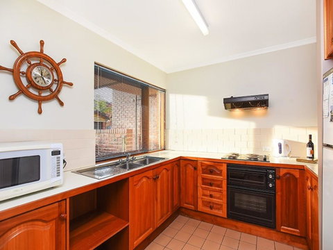 Franklin Beachfront Apartments - Adwords Guide 9