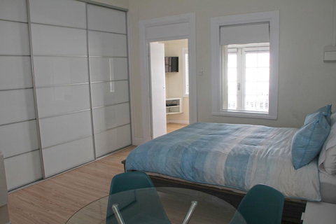 Smugglers Inn Studio Apartments - Adwords Guide 6