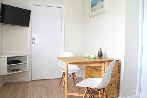 Smugglers Inn Studio Apartments - Adwords Guide 14