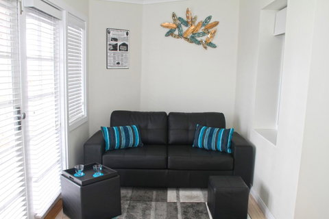 Smugglers Inn Studio Apartments - Adwords Guide 3