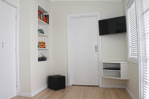 Smugglers Inn Studio Apartments - Adwords Guide 7