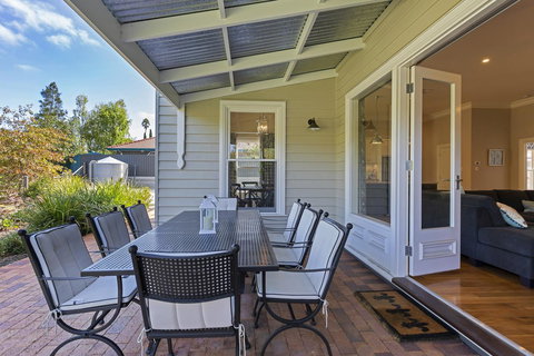 Grandview Homes Accommodation - The Adelaide - Adwords Guide 27