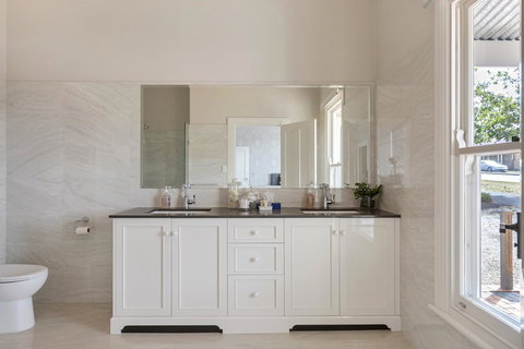 Grandview Homes Accommodation - The Adelaide - Adwords Guide 6