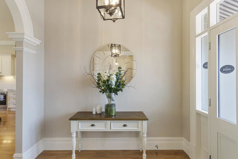 Grandview Homes Accommodation - The Adelaide - Adwords Guide 23