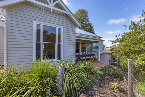 Grandview Homes Accommodation - The Adelaide - Adwords Guide 24