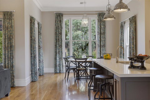 Grandview Homes Accommodation - The Adelaide - Adwords Guide 3