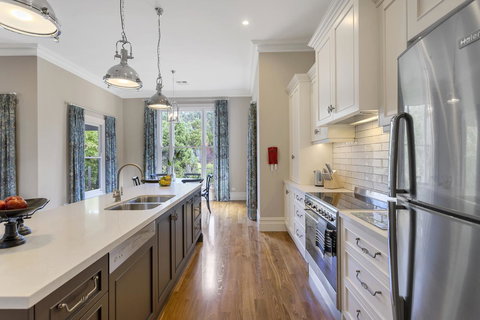 Grandview Homes Accommodation - The Adelaide - Adwords Guide 14