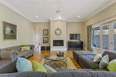 Grandview Homes Accommodation - The Adelaide - Adwords Guide 16