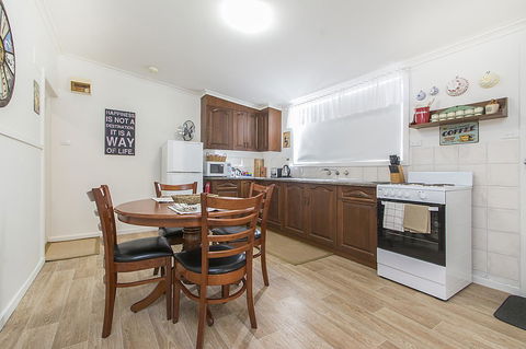Stoneleigh Cottage Bed And Breakfast - Adwords Guide 9