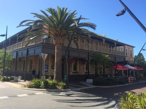 Grosvenor Hotel - Adwords Guide 0