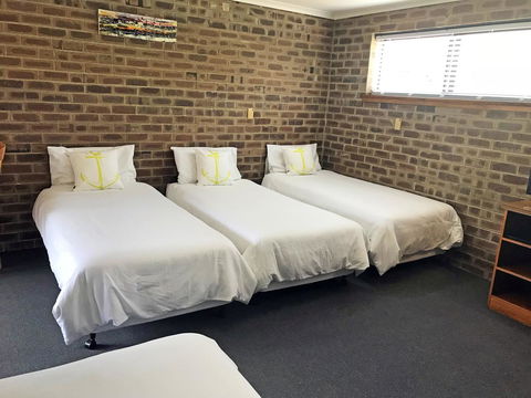 Lake Albert Motel - Adwords Guide 44
