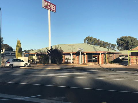 Lake Albert Motel - Adwords Guide 23