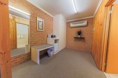 Country Roads Motor Inn Naracoorte - Adwords Guide 5