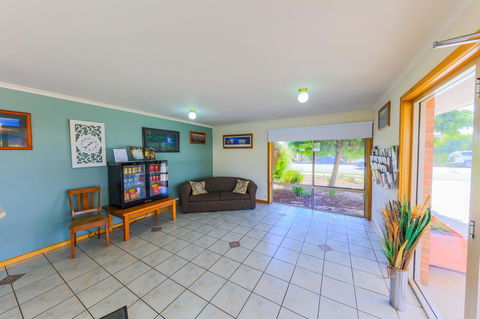 Country Roads Motor Inn Naracoorte - Adwords Guide 37