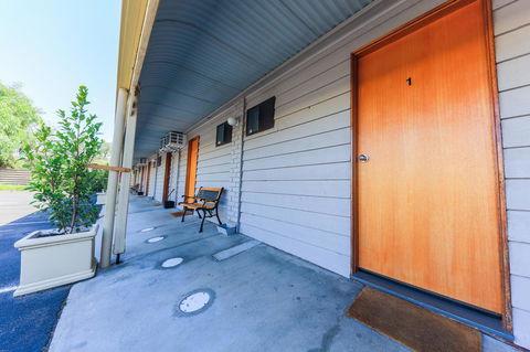 Country Roads Motor Inn Naracoorte - Adwords Guide 31