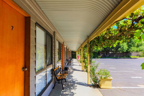 Country Roads Motor Inn Naracoorte - Adwords Guide 27