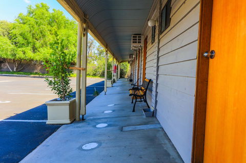 Country Roads Motor Inn Naracoorte - Adwords Guide 21