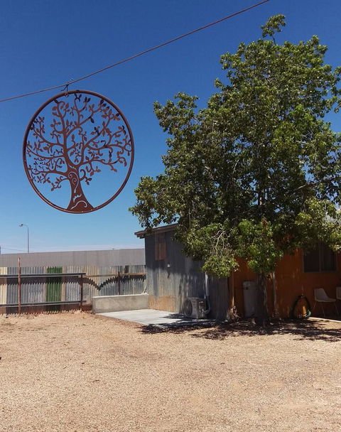 Desert Gum Retreat Gough St - Adwords Guide 23