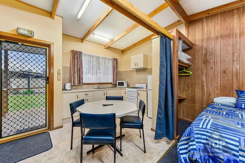 Millicent Hillview Caravan Park - Adwords Guide 19