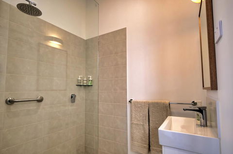 Cloudscape Apartment No 2 - Adwords Guide 5