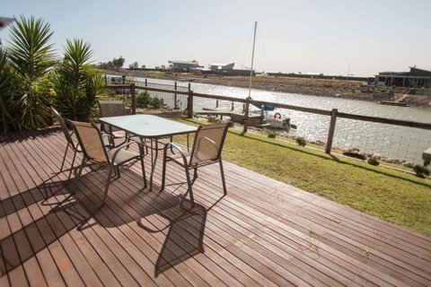 Waterfront On Jefferson, At Wellington Marina, SA - Adwords Guide 0