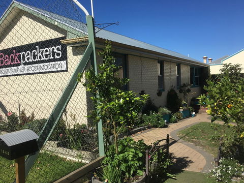 1849 Backpackers Albany - Adwords Guide 35