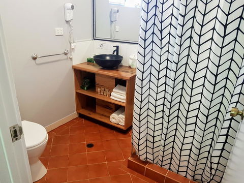 Adamsons Riverside Accommodation - Adwords Guide 11