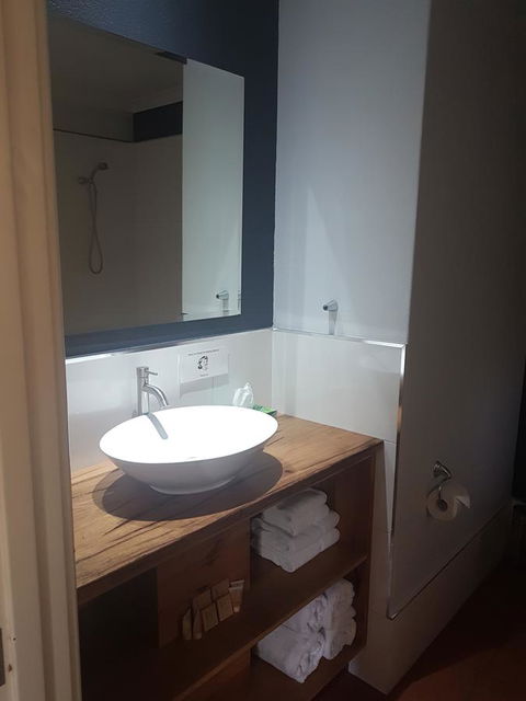 Adamsons Riverside Accommodation - Adwords Guide 4