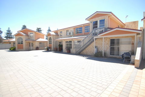 Yot Spot Apartments - Adwords Guide 0
