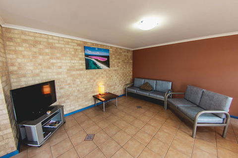 Yot Spot Apartments - Adwords Guide 42