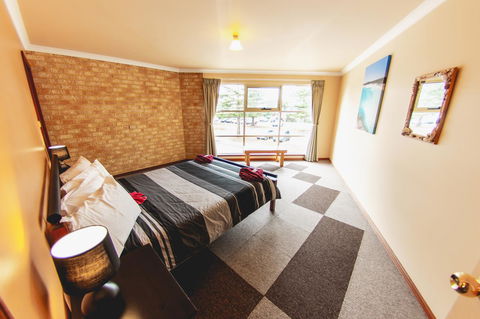 Yot Spot Apartments - Adwords Guide 12