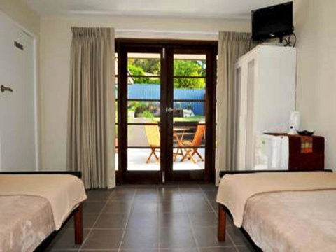 Waikiki Beach Bed And Breakfast - Adwords Guide 14