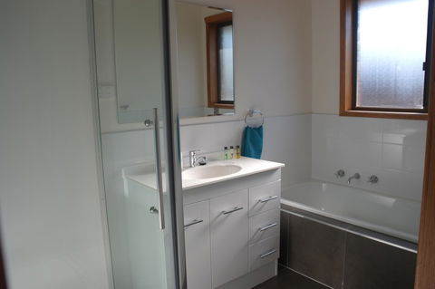 Modern 2 Bedroom Appartment - Adwords Guide 11