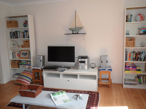 The Anchorage Waterfront Apartment - Adwords Guide 8