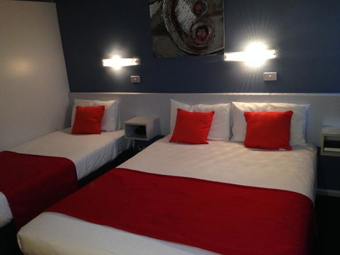 Waterfront Lodge Motel - Adwords Guide 37