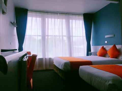Waterfront Lodge Motel - Adwords Guide 21