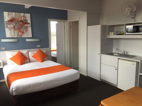 Waterfront Lodge Motel - Adwords Guide 40