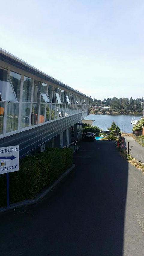 Waterfront Lodge Motel - Adwords Guide 18